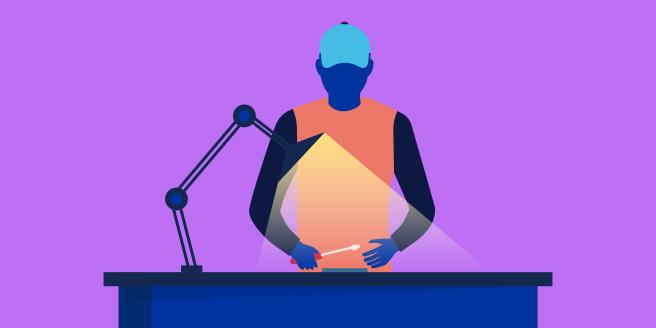 Tekniker som reparerar en enhet på ett reparationscenter